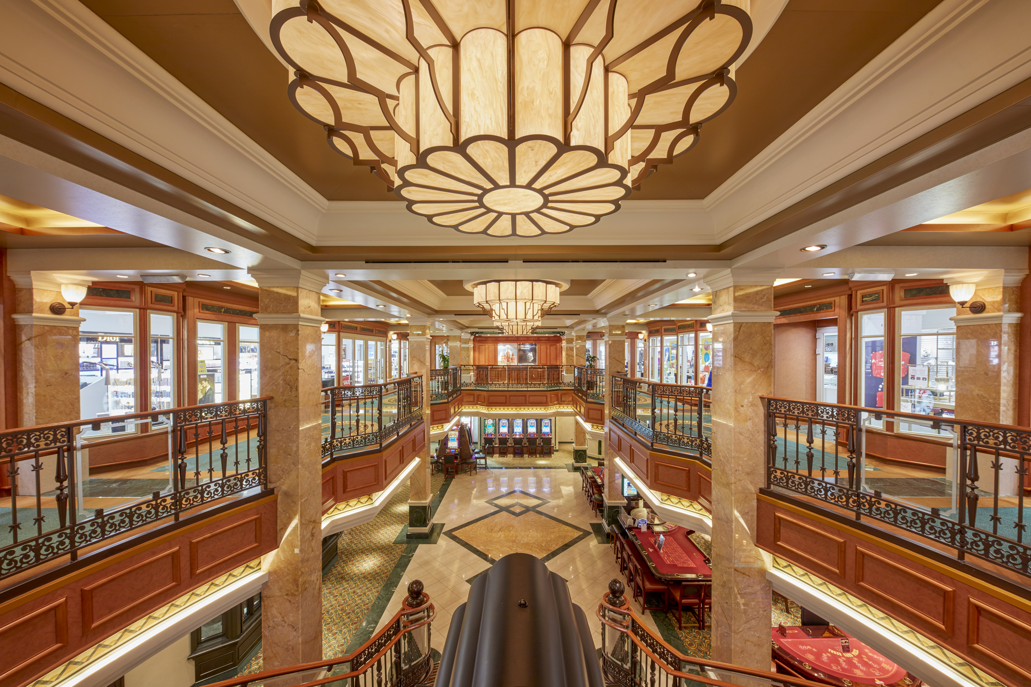 Bummel durch die Royal Arcade auf der Queen Elizabeth von Cunard Line