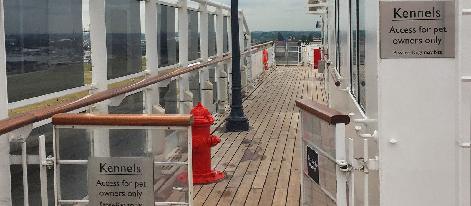 Boardwalk für Hunde auf der Queen Mary 2