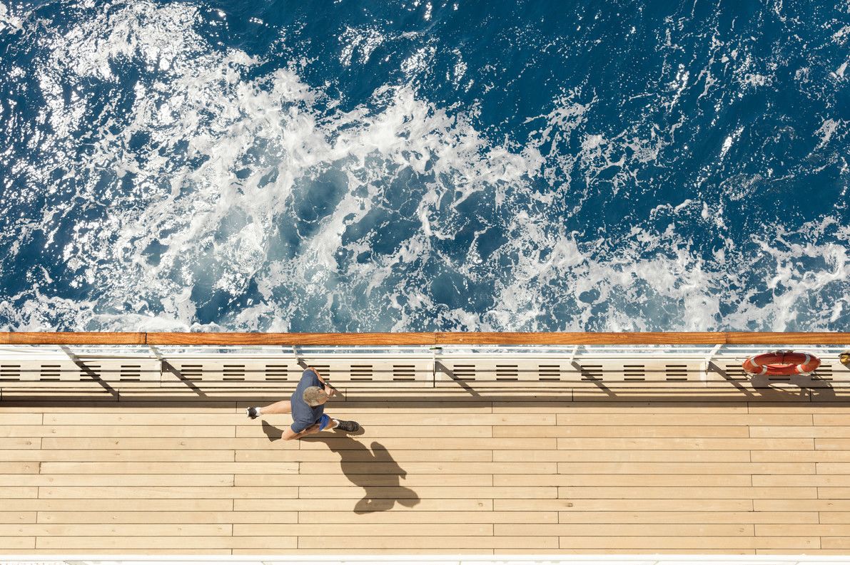 Joggen auf dem Deck der Queen Mary 2