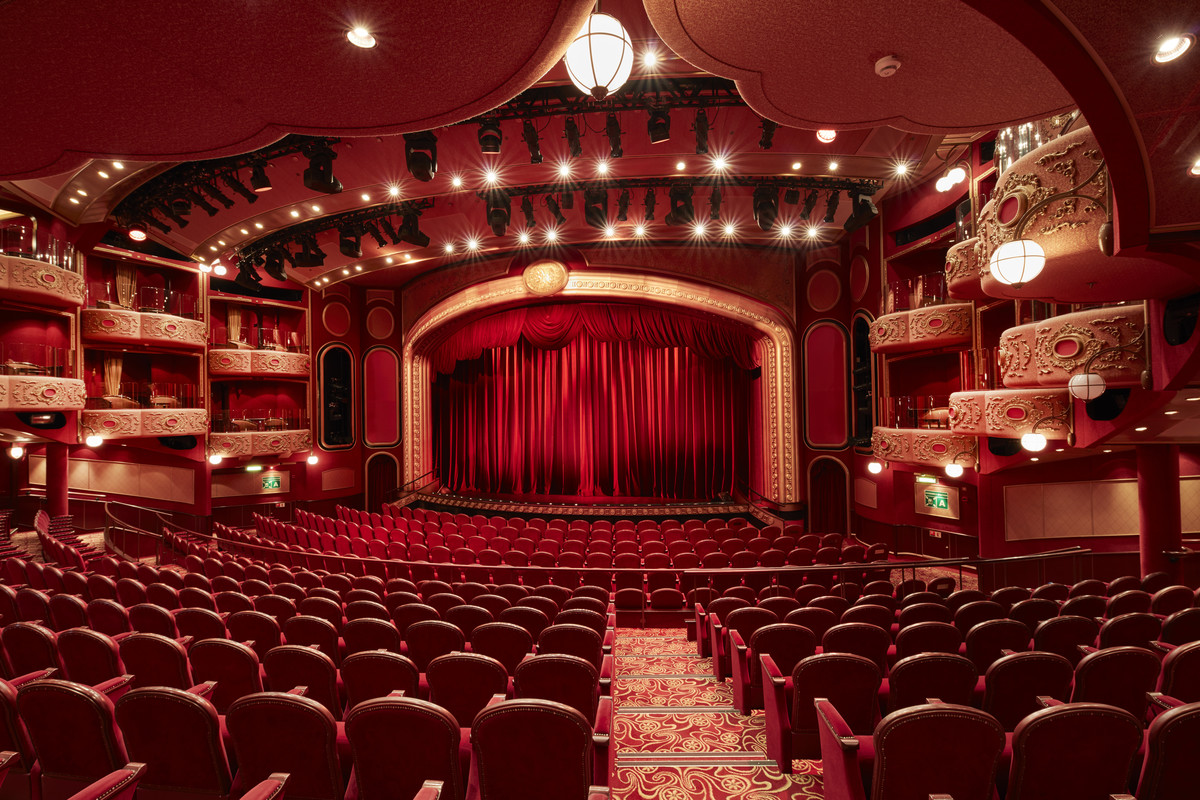 Abendunterhaltung im Theater Royal Court auf der Queen Victoria von Cunard Line