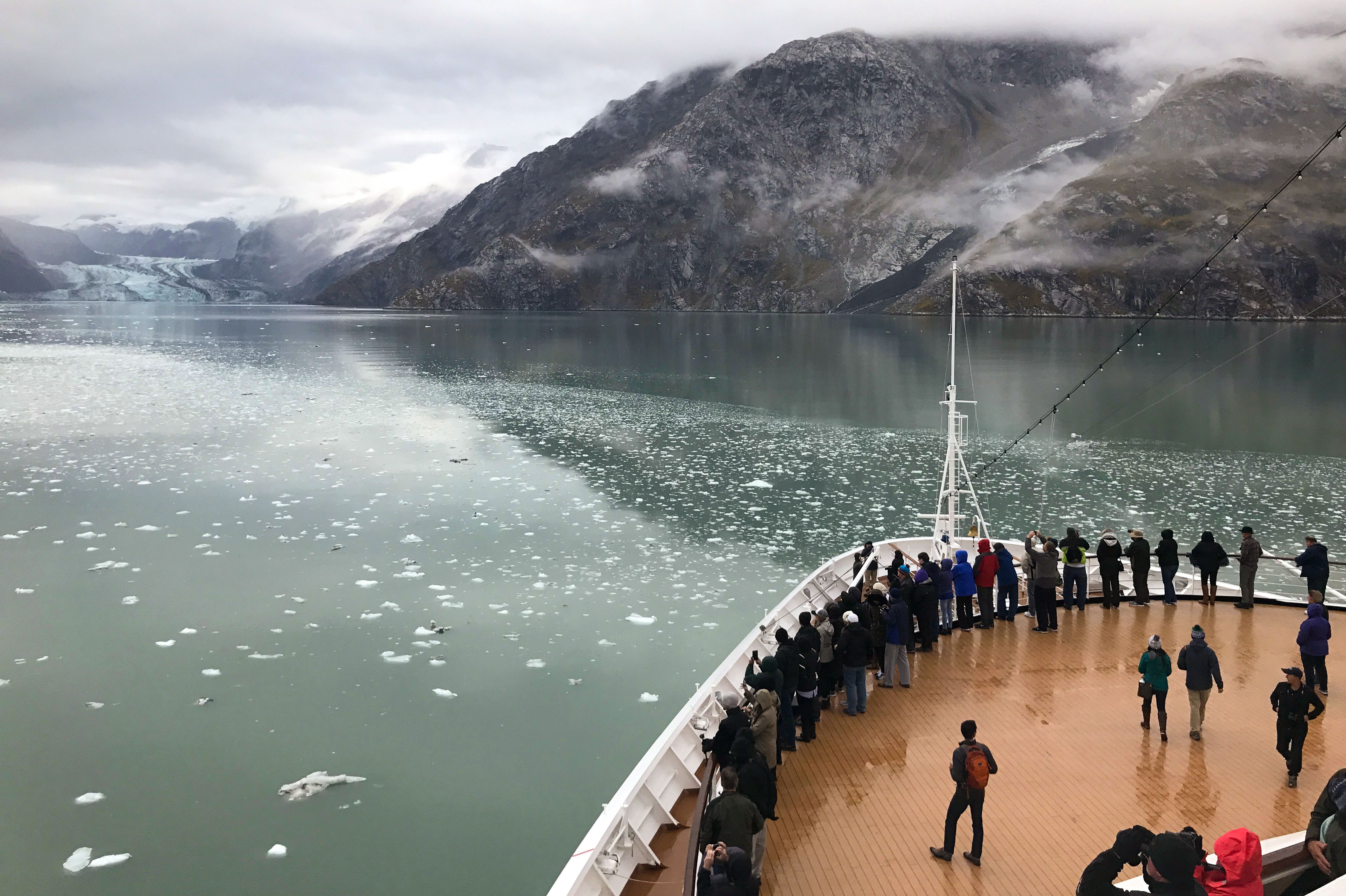 Die Glacier Bay in Alaska auf einem Kreuzfahrtschiff der Holland America Line erkunden