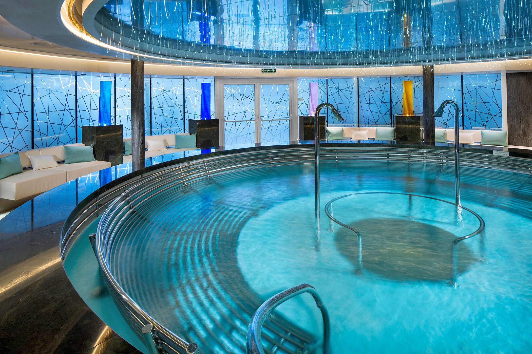 Hydropool im Spabereich der MS Konigsdam der Reederei Holland America Line