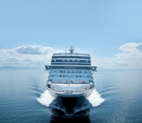 Das Kreuzfahrtschiff Konigsdam der Holland America Line von aussen