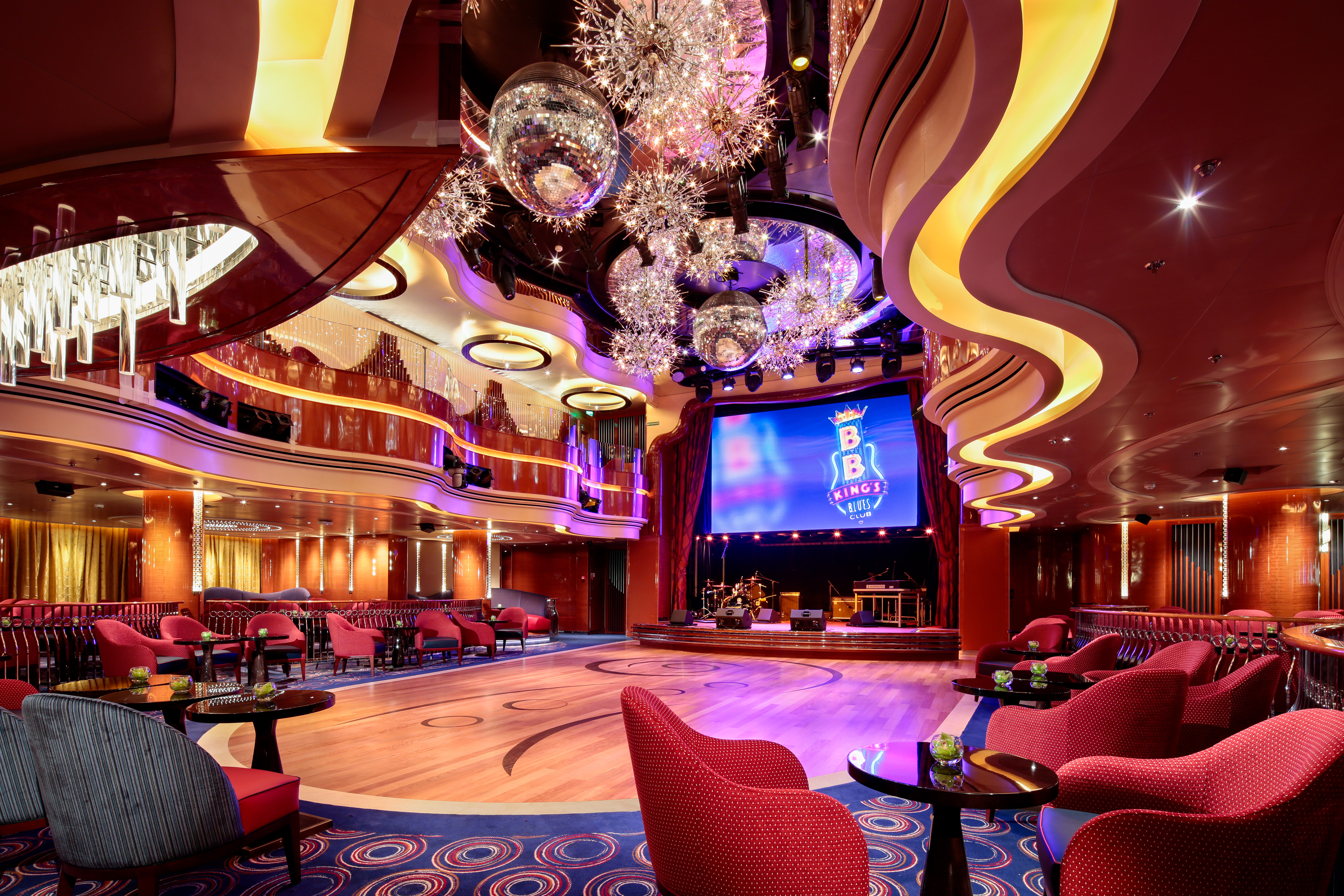 Das Queen's Lounge Deck an Bord der MS Konigsdam von Holland America Line