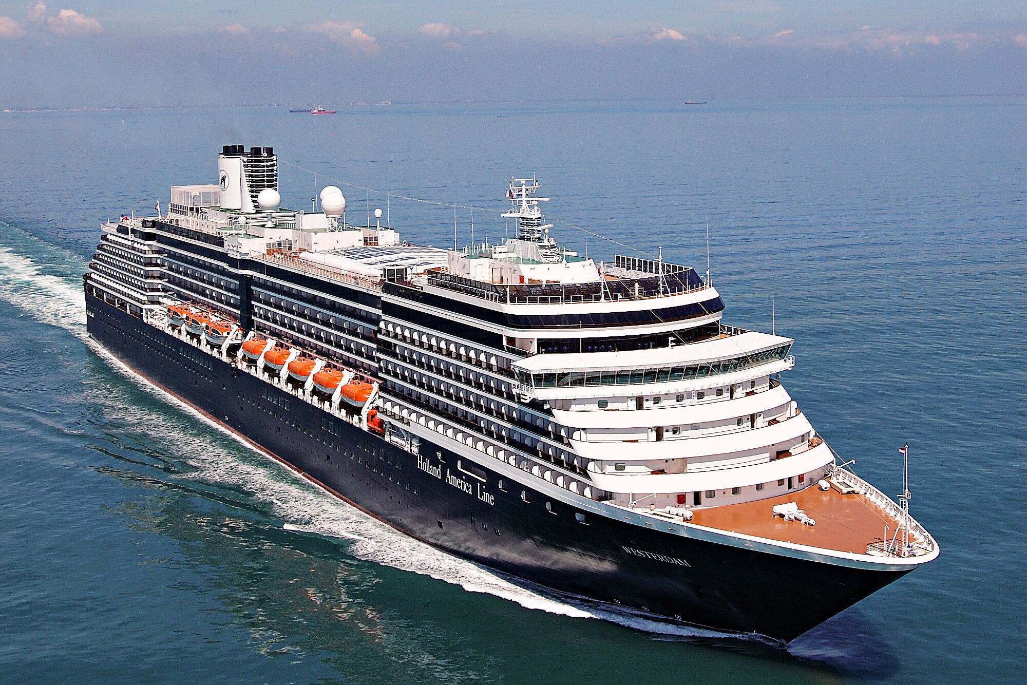 Die MS Westerdam von Holland America Line unterwegs auf hoher See