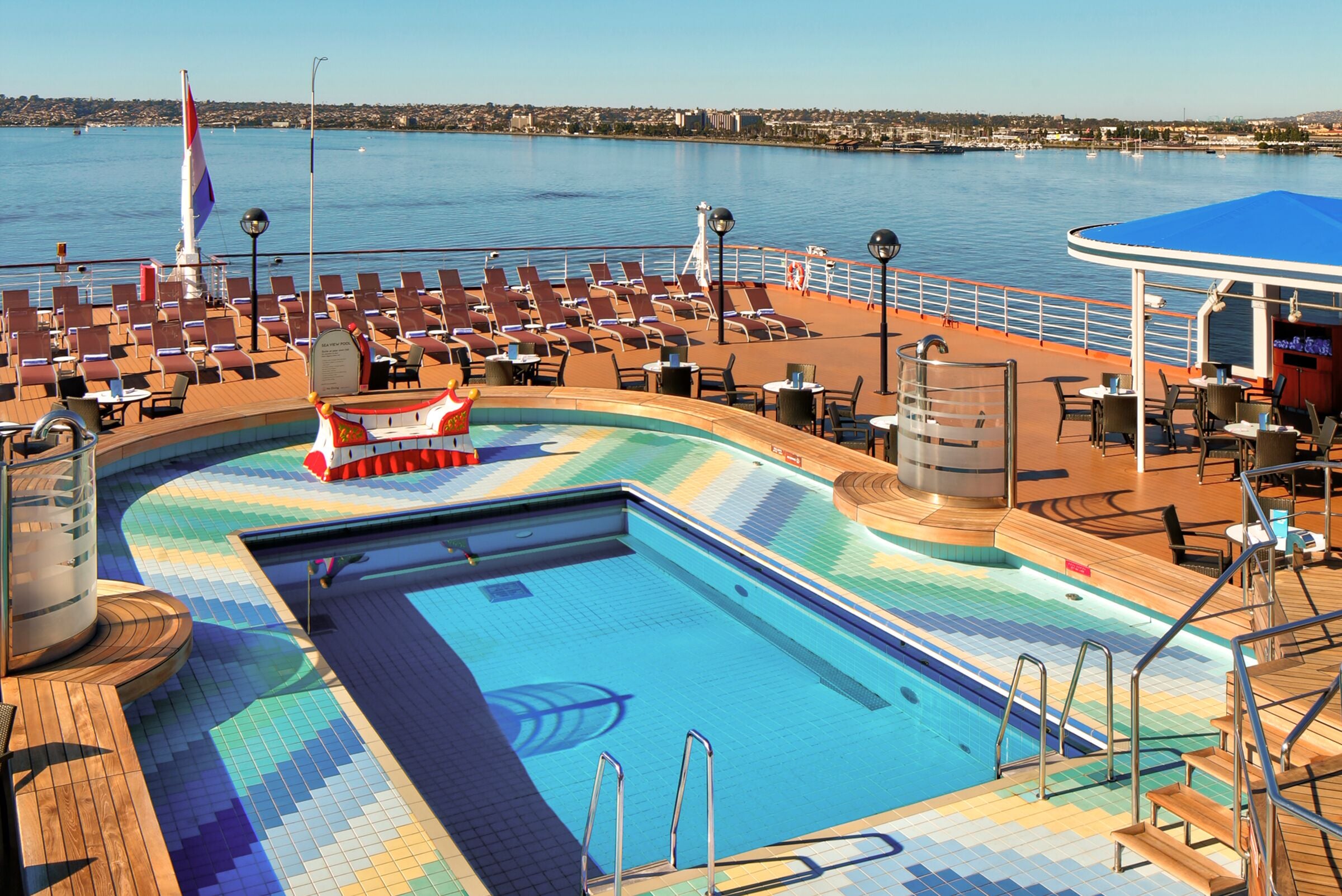 Blick auf den Pool der MS Zuiderdam von Holland America Line