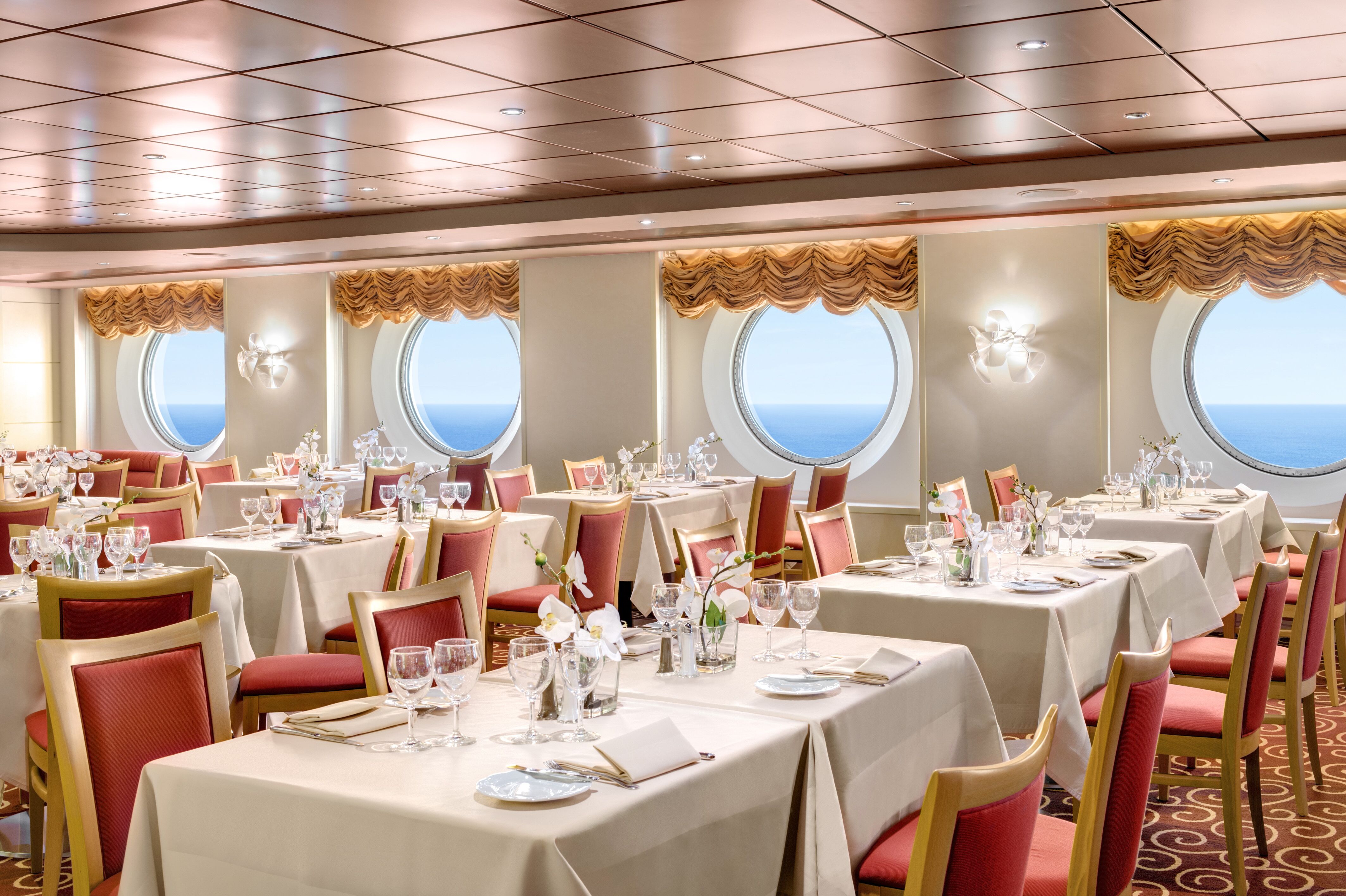 Marco Polo Restaurant des MSC Kreuzfahrtschiffes Armonia