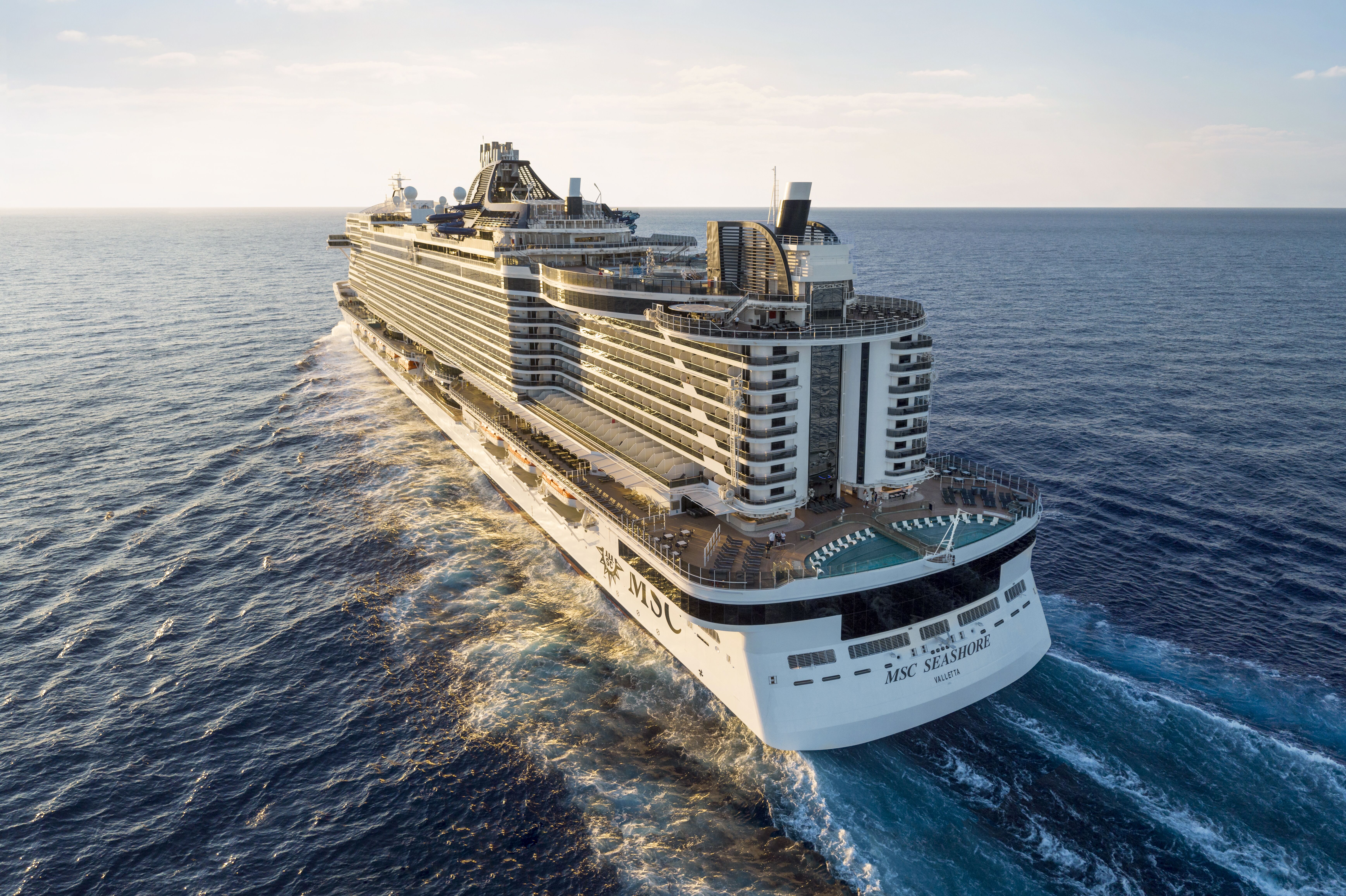 Luftbild des Hecks der MSC Seashore