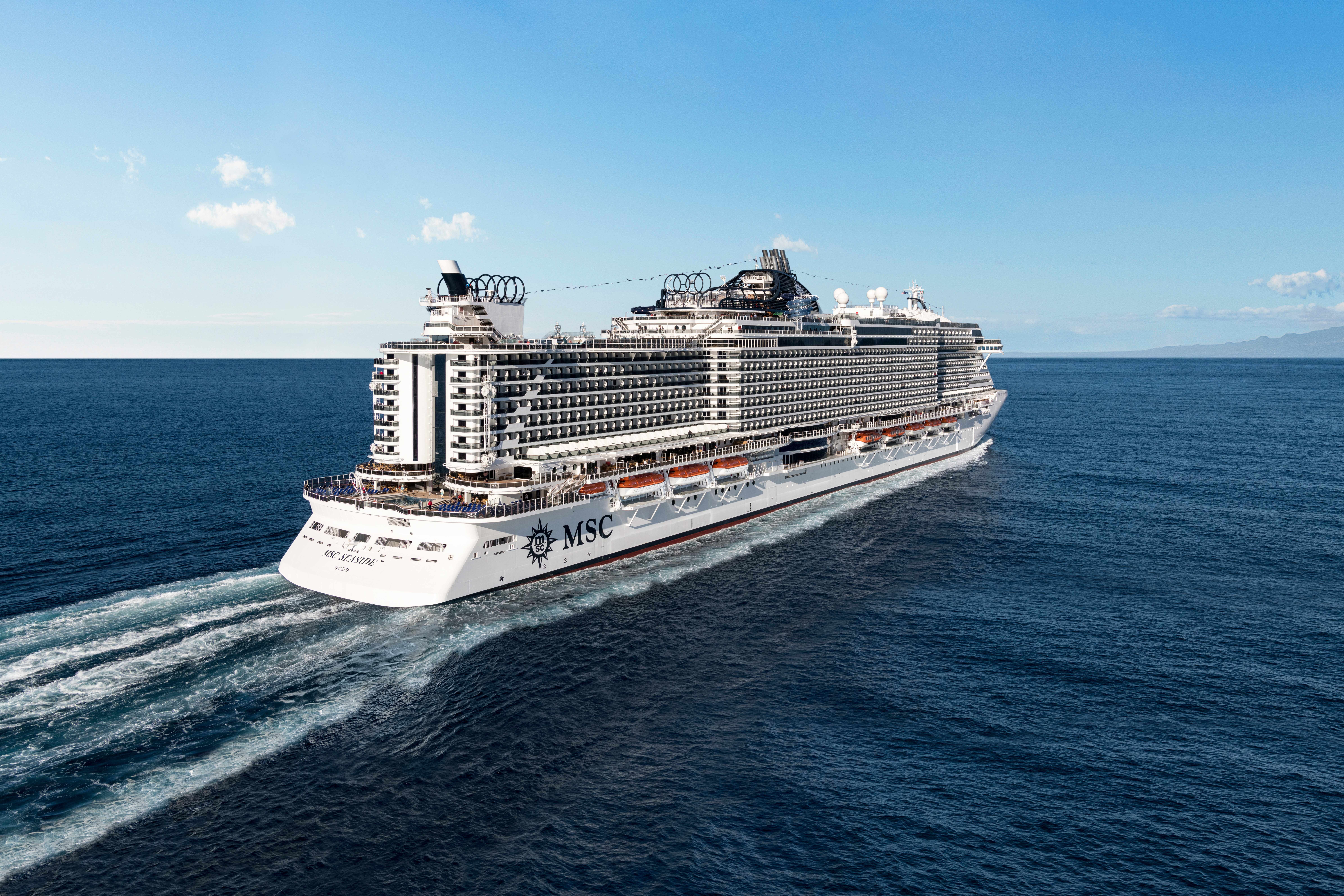 Das Kreuzfahrtschiff MSC Seaside auf offener See