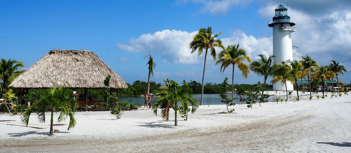 kreuzfahrt/ncl/allgemein/destinationen/harvest-cay-lighthouse-2.cr2000x874-0x443