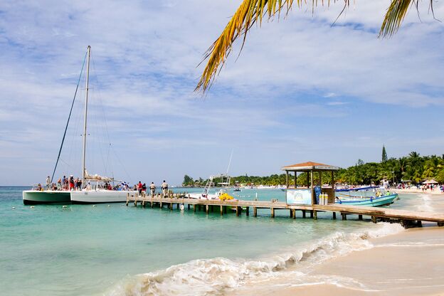 Der West Bay Beach auf Roatán, einer Insel vor Honduras Der West Bay Beach auf Roatán, einer Insel vor Honduras