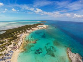 Auf einer Kreuzfahrt von NCL die Privatinsel Great Stirrup Cay auf den Bahamas besuchen