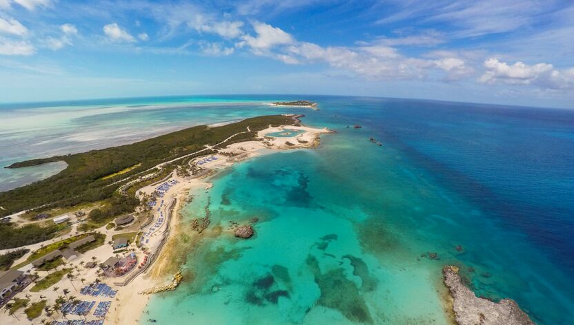 Auf einer Kreuzfahrt von NCL die Privatinsel Great Stirrup Cay auf den Bahamas besuchen