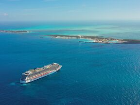 Die NCL Breakaway vor Great Stirrup Cay