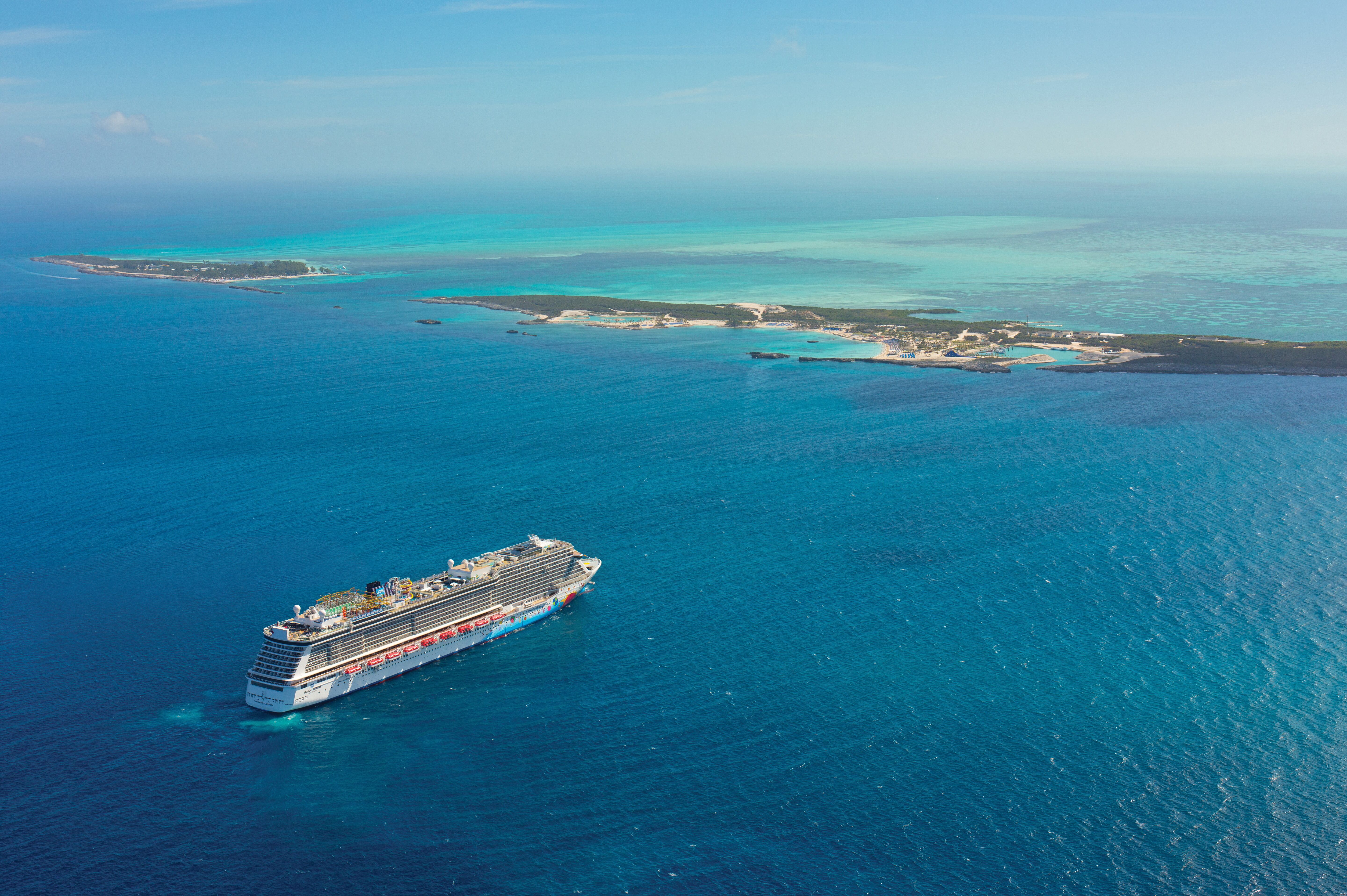 Die NCL Breakaway vor Great Stirrup Cay