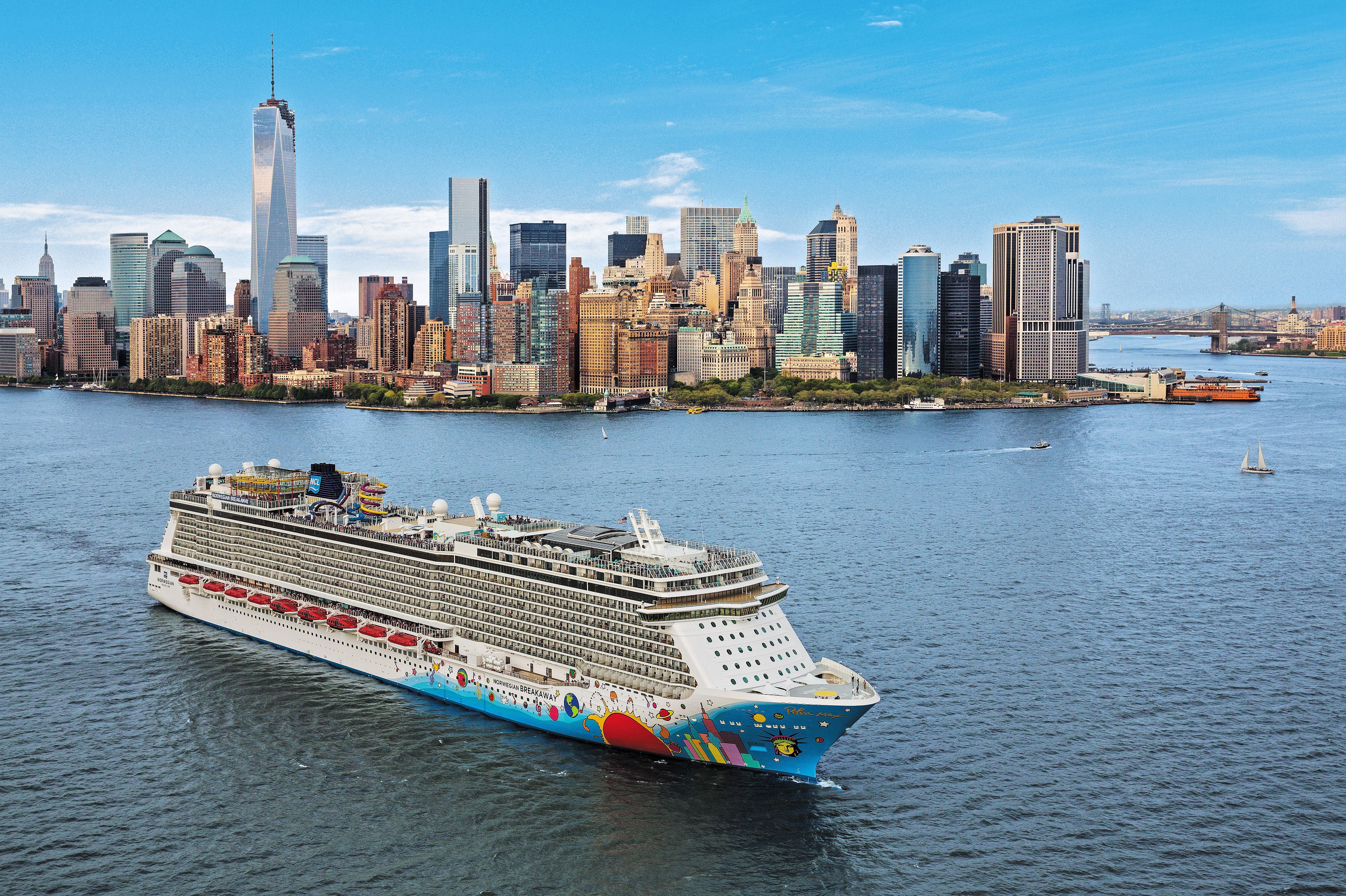 Norwegian Breakaway vor Manhattan