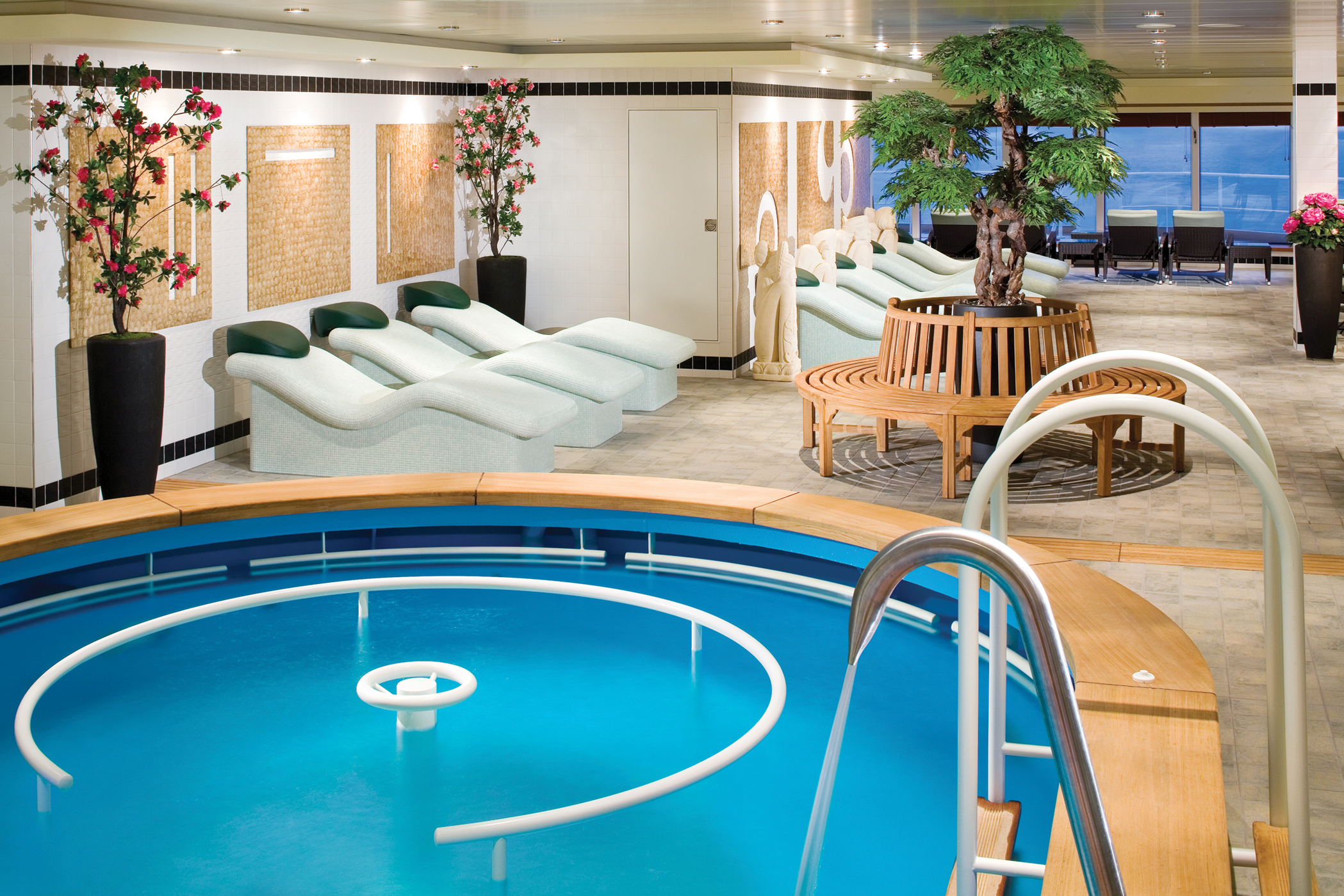 Therapy Pool - Deck 12 Forward Norwegian Gem - Norwegian Cruise Line