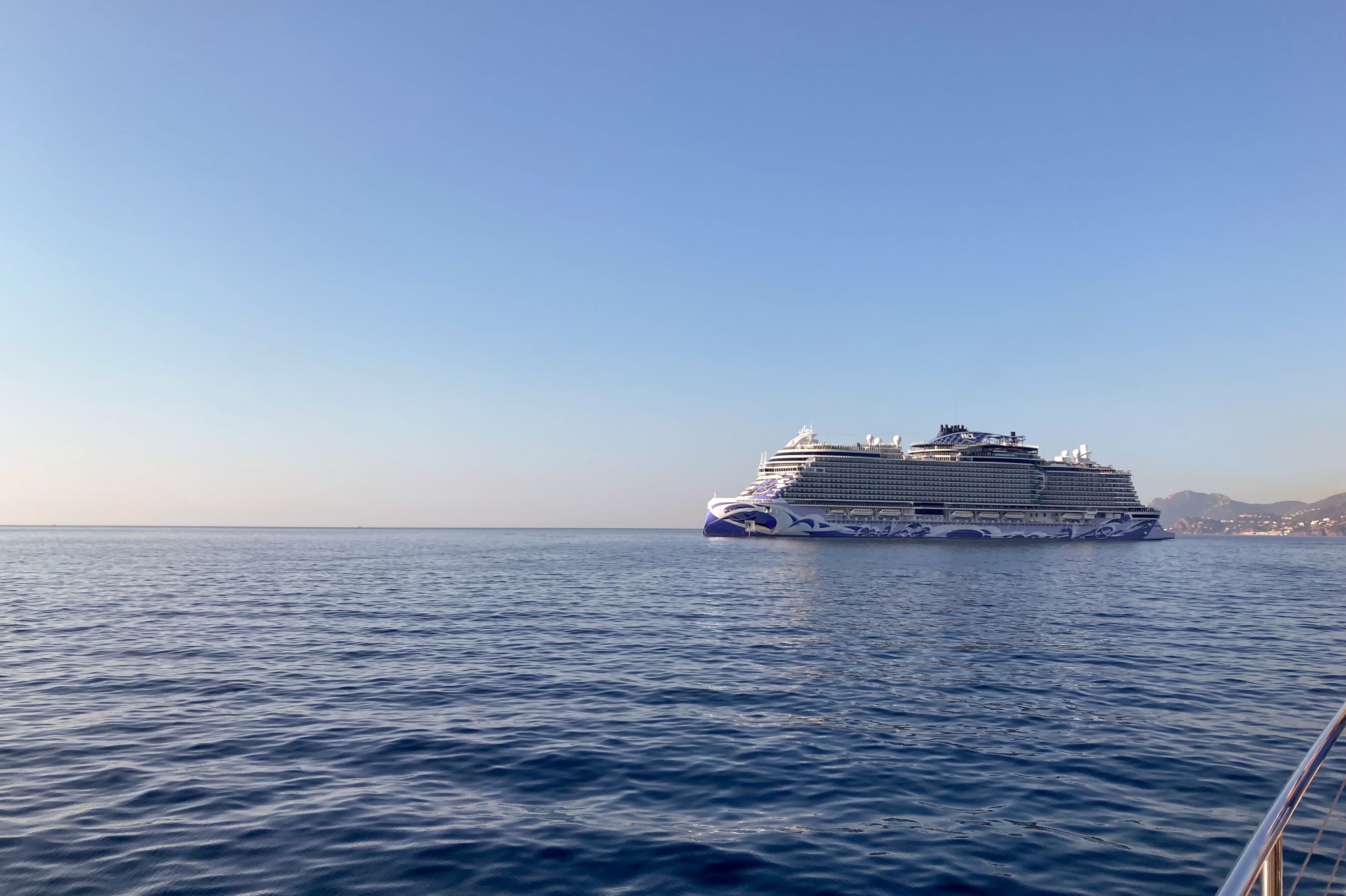 Die Norwegian VIVA der NCL von aussen