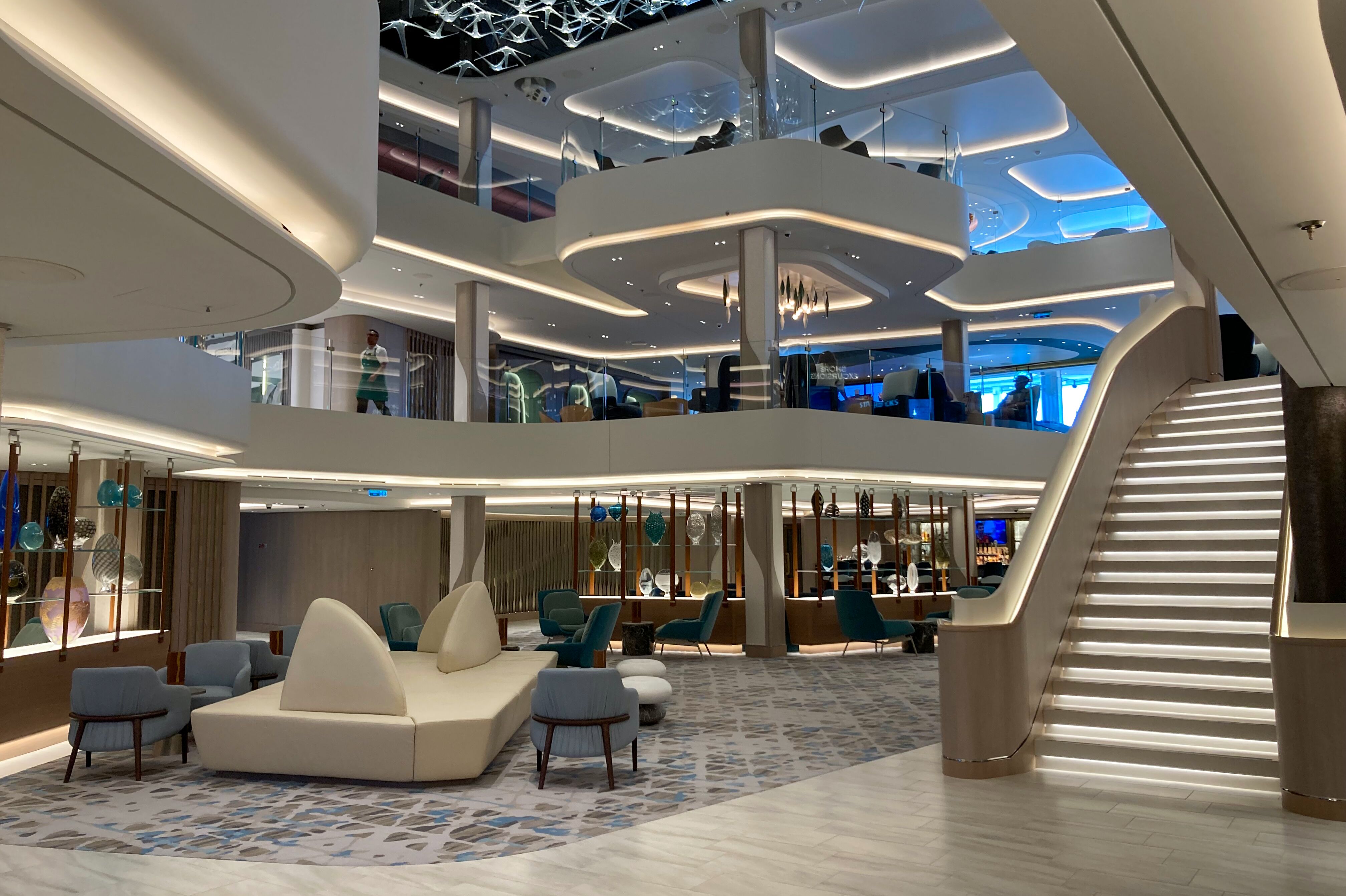 Atemberaubendes Penrose Atrium auf der Norwegian VIVA der NCL