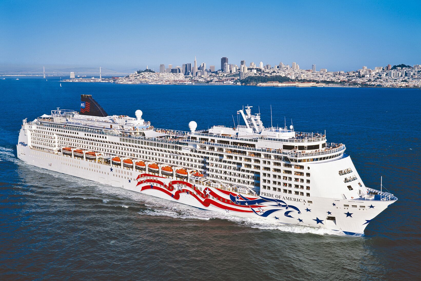 Pride of America verlaesst den Hafen von San Francisco