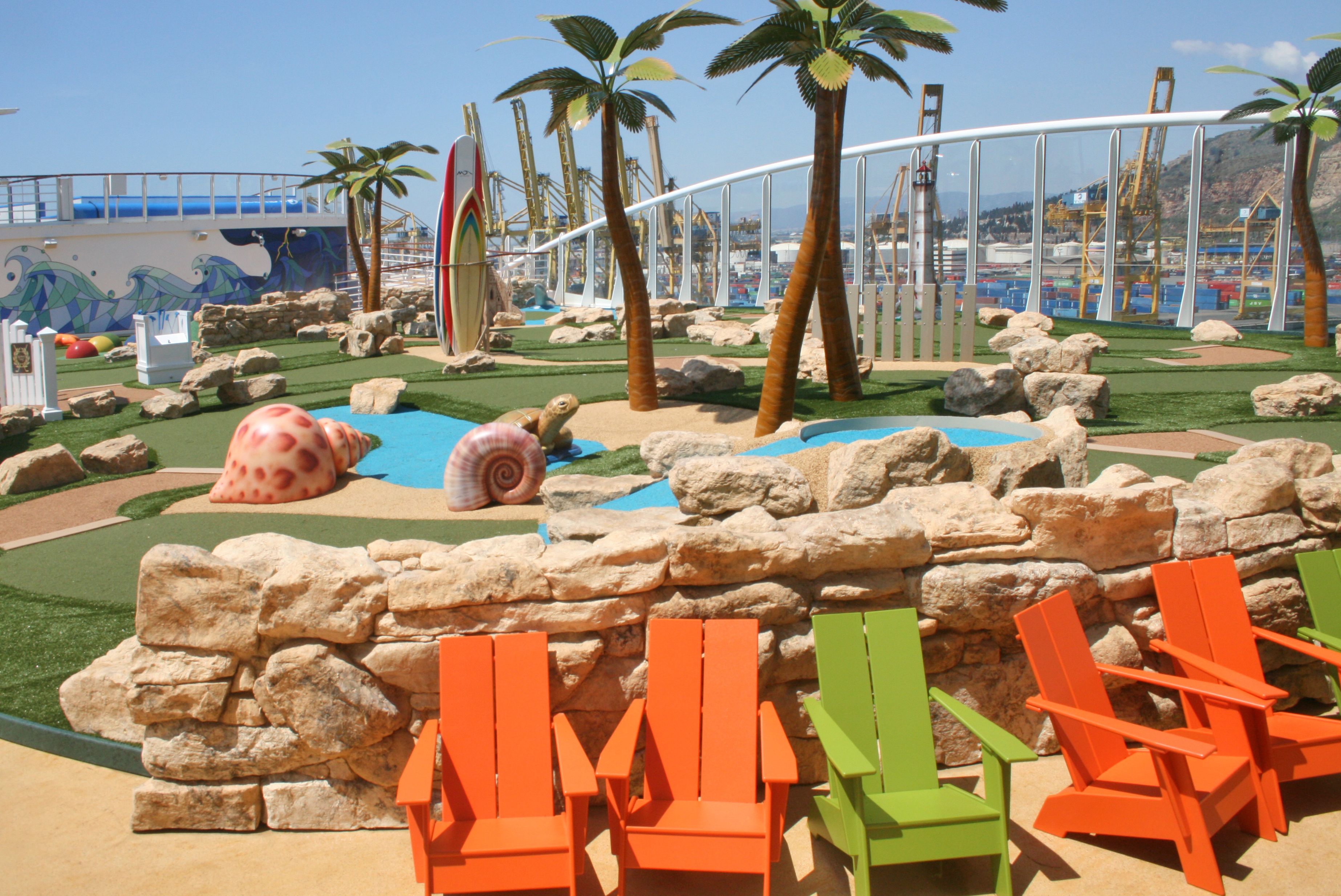 Minigolf an Bord der Harmony of the Seas der Royal Caribbean Reederei