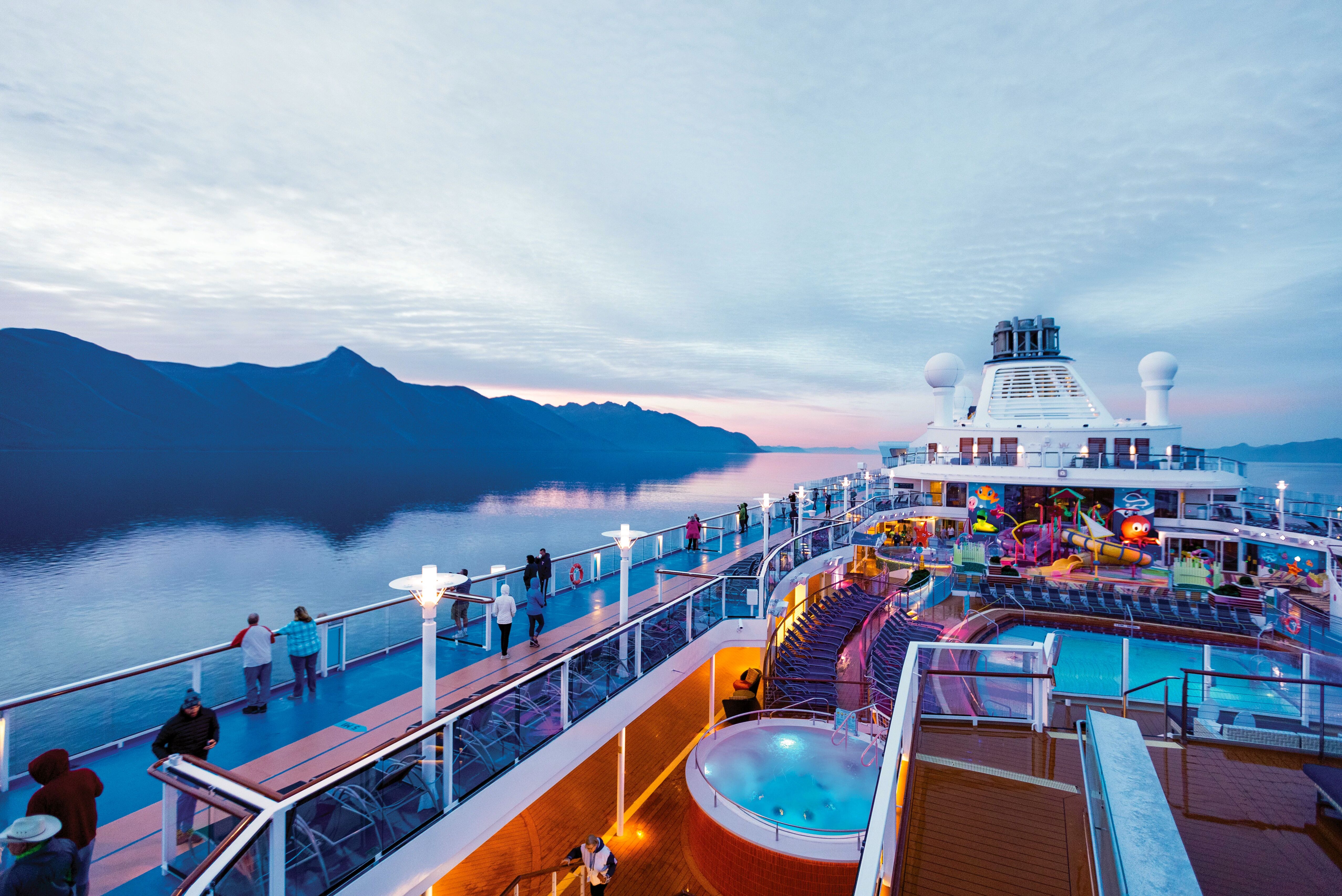 Pooldeck der Ovation of the Seas