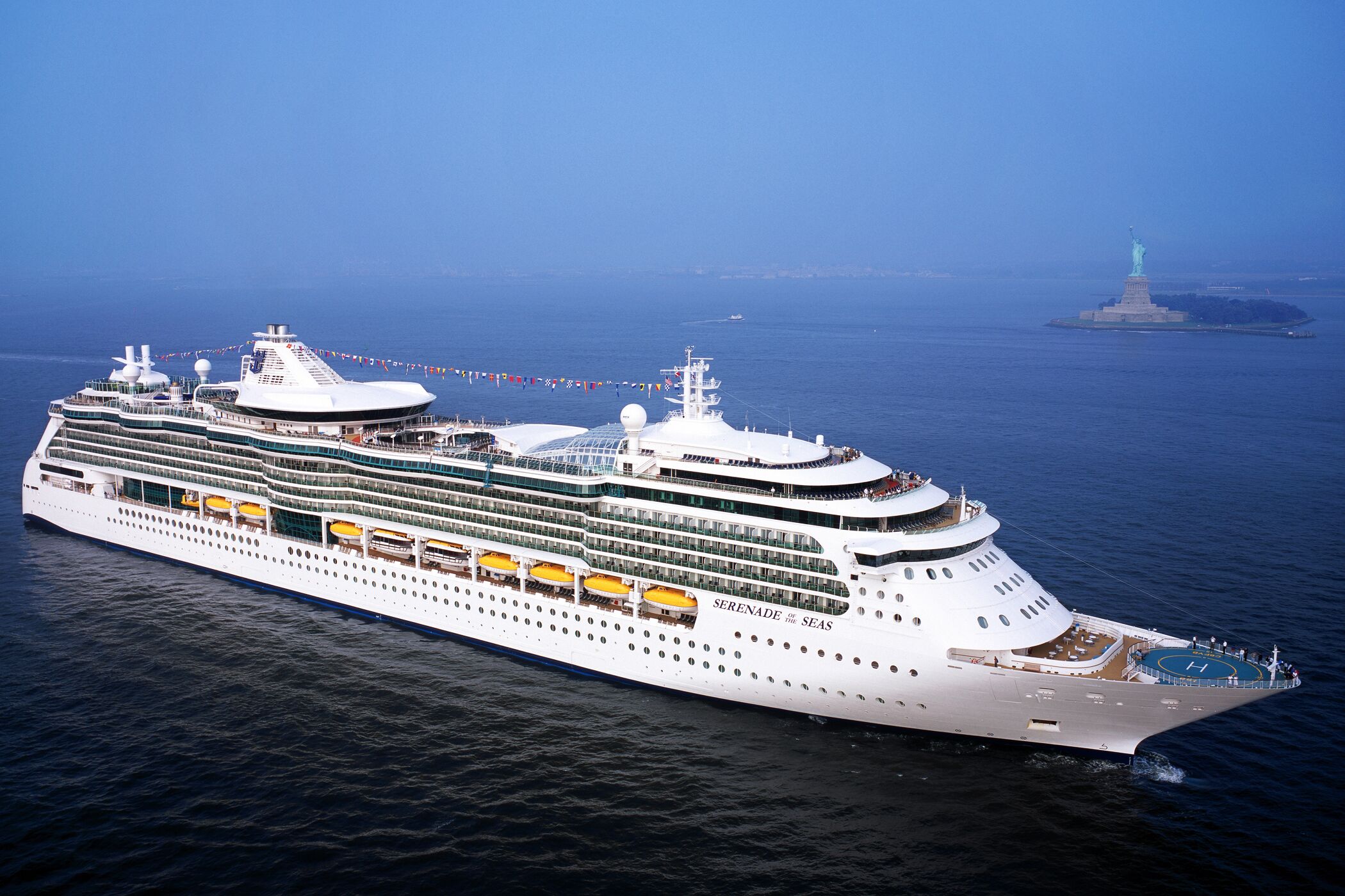 kreuzfahrt/royal-caribbean/serenade/serenade-exterior1.cr2100x1400-0x0