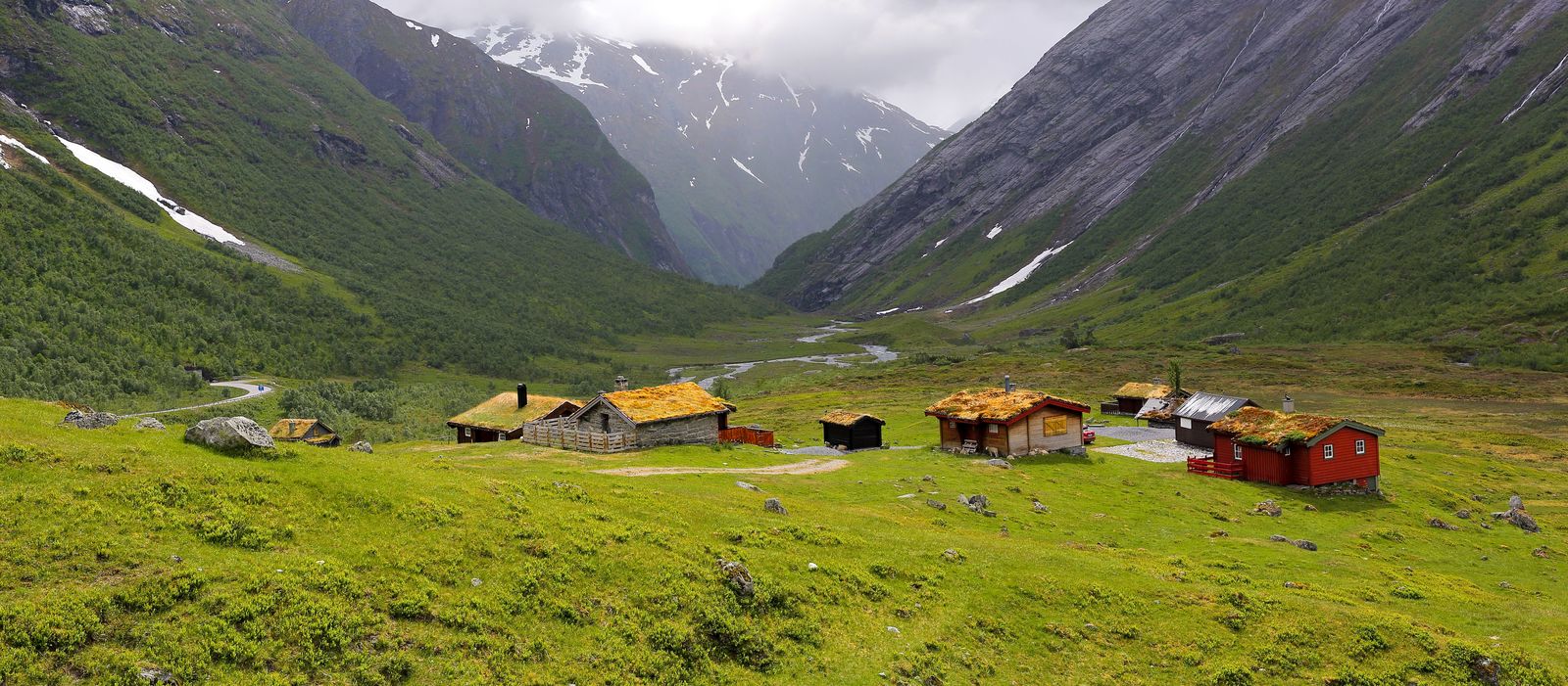 Die Ruhe genießen in einer Hütte in den Bergen Norwegens