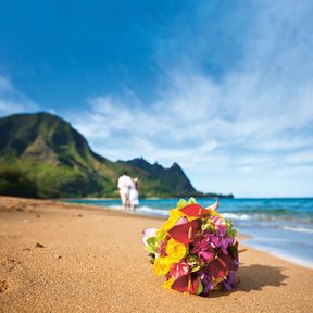 Brautstrauß am Strand von Kaua'i, Hawaii