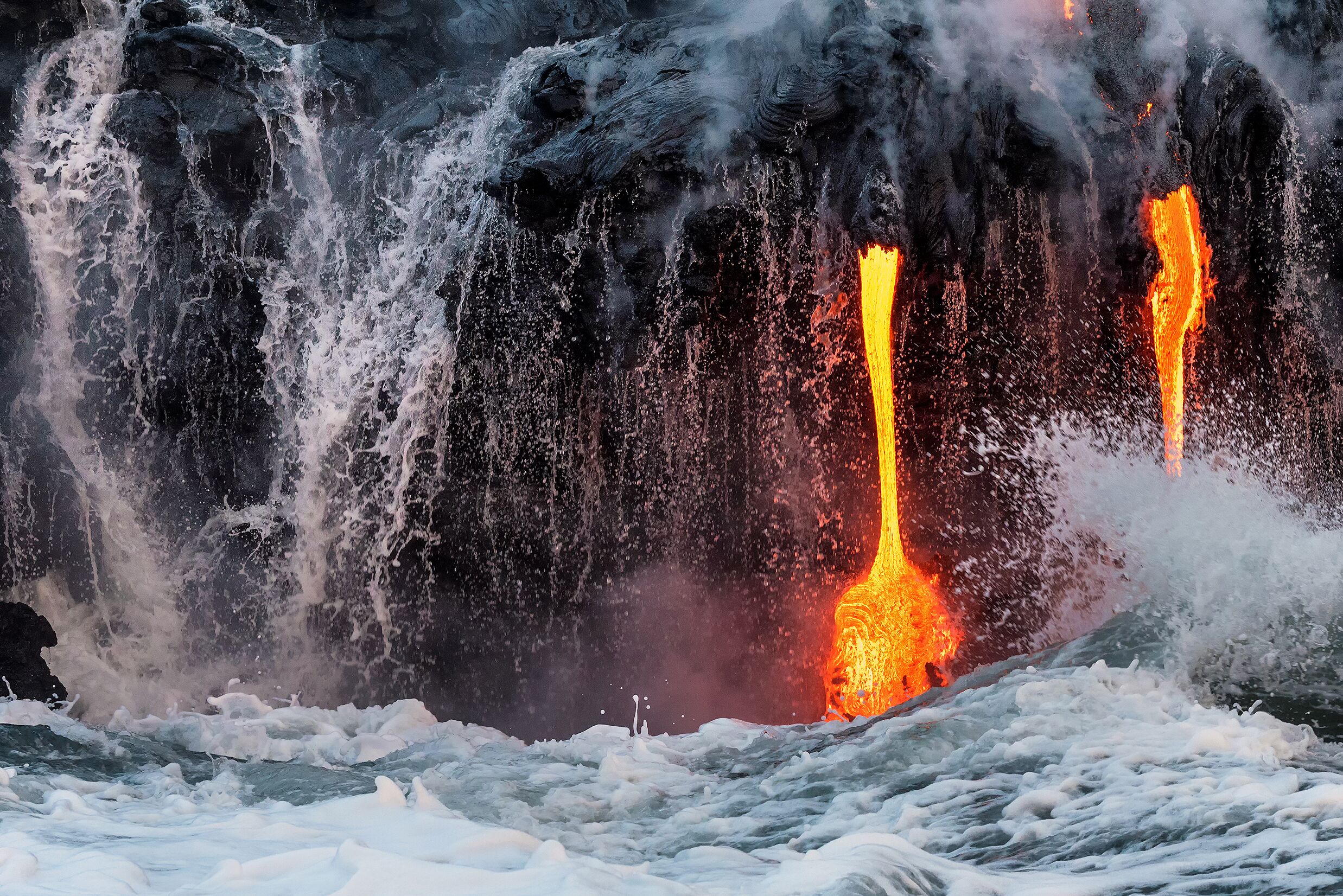 Atemberaubende Lava im Pazifischen Ozean auf Big Island auf Hawaii
