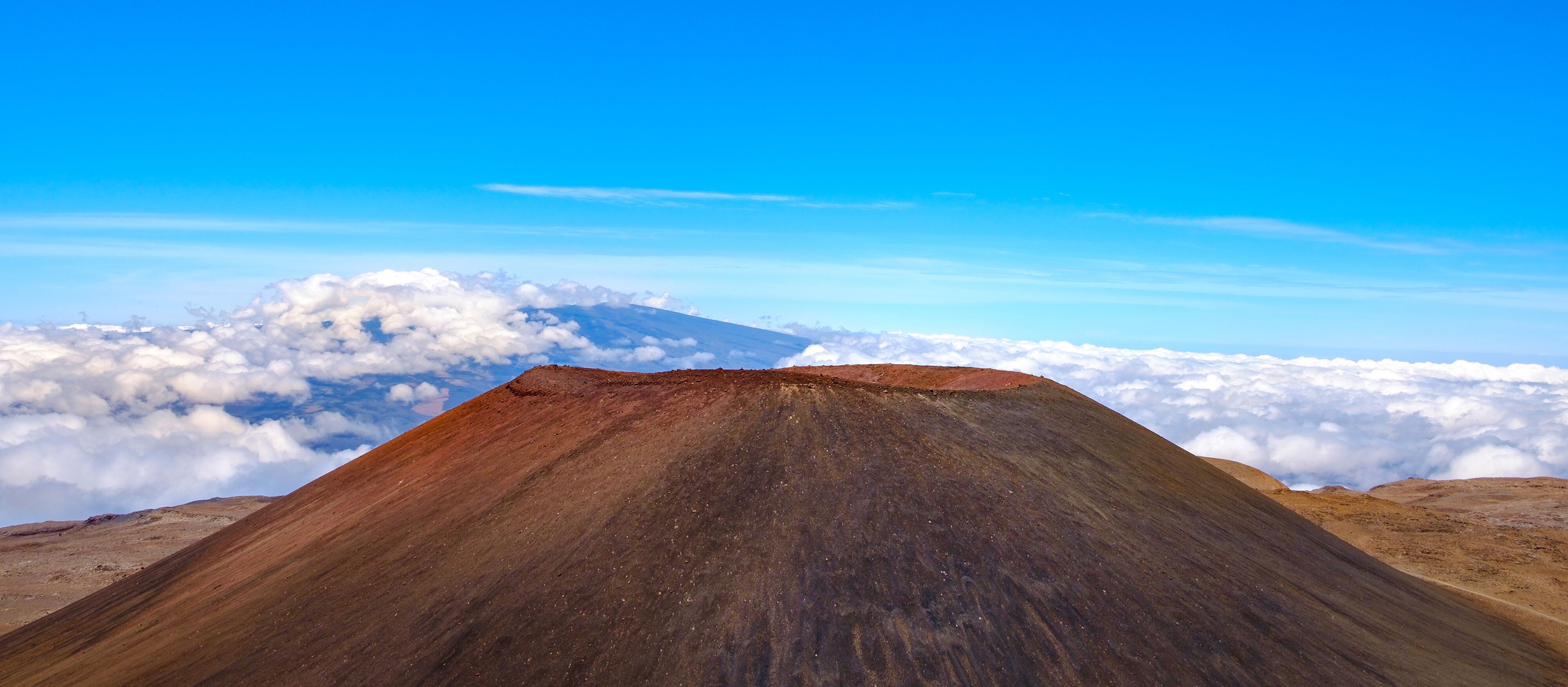 Blick auf den mächtigen Vulkankrater von Mauna Kea auf Big Island, Hawaii