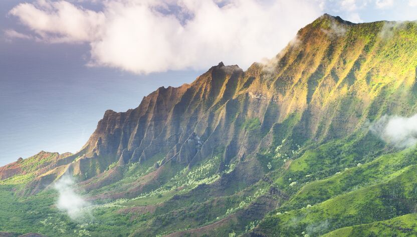Malerischer Blick auf die Berge der Na Pali Coast auf Kauai, Hawaii