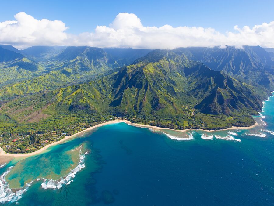 Atemberaubender Blick auf Kauai Island aus einem Helikopter
