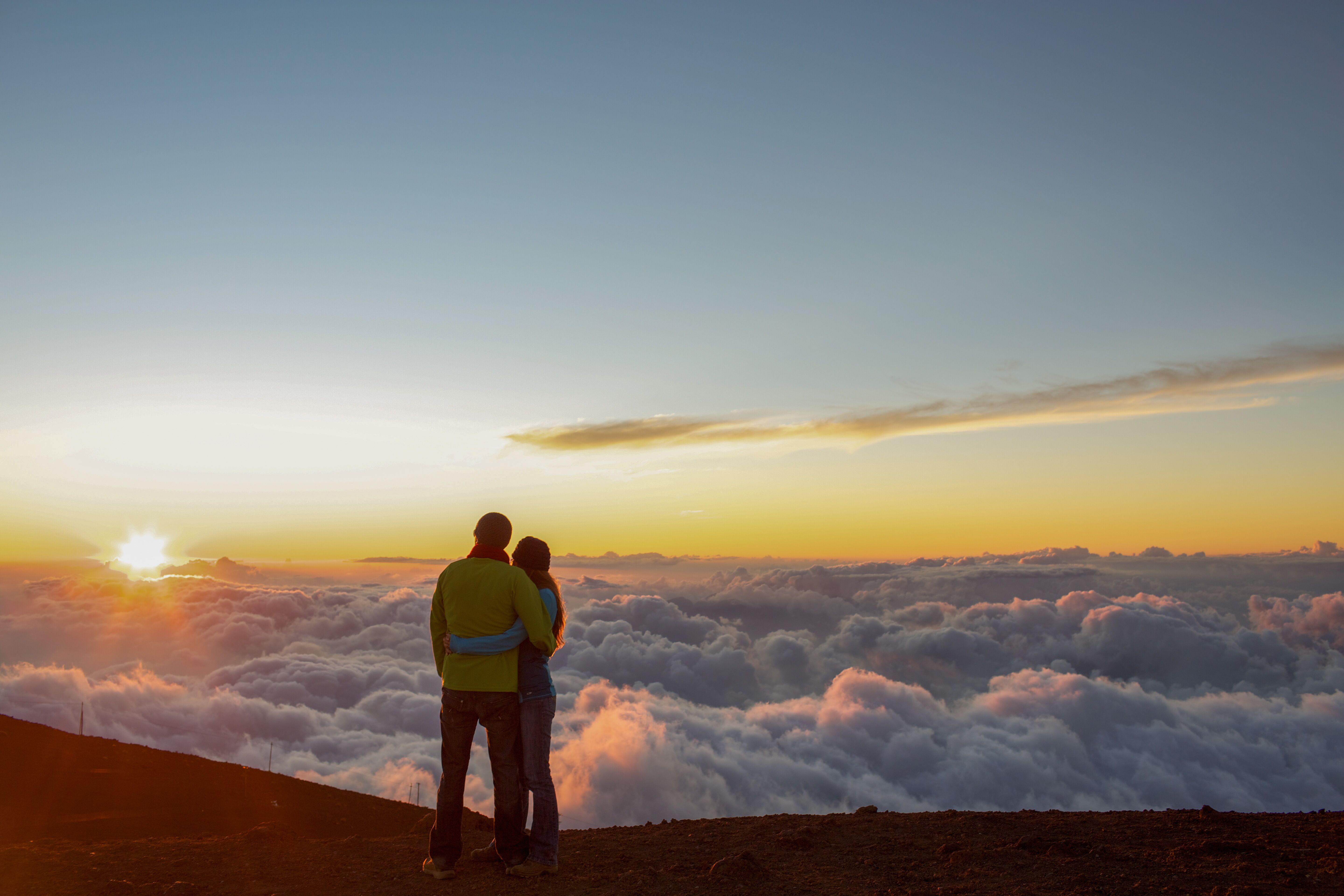 Atembeaubender Sonnenaufgang am Haleakala Vulkan in Maui