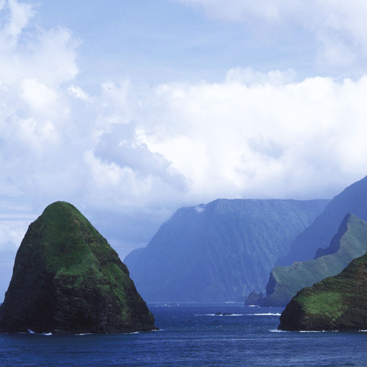 Die höchsten Meeresklippen der Welt befinden sich an der Nordküste von Molokai, Hawaii