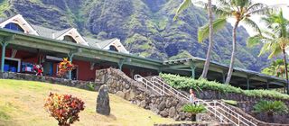 regionen/hawaii/oahu/irene-schnell-kualoa-ranch.cr3888x1703-0x592