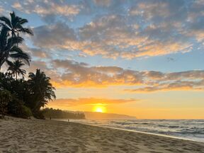 Sonnenuntergang am Laniakea Beach auf Oahu