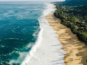 Die malerische Küste an der North Shore von Oahu