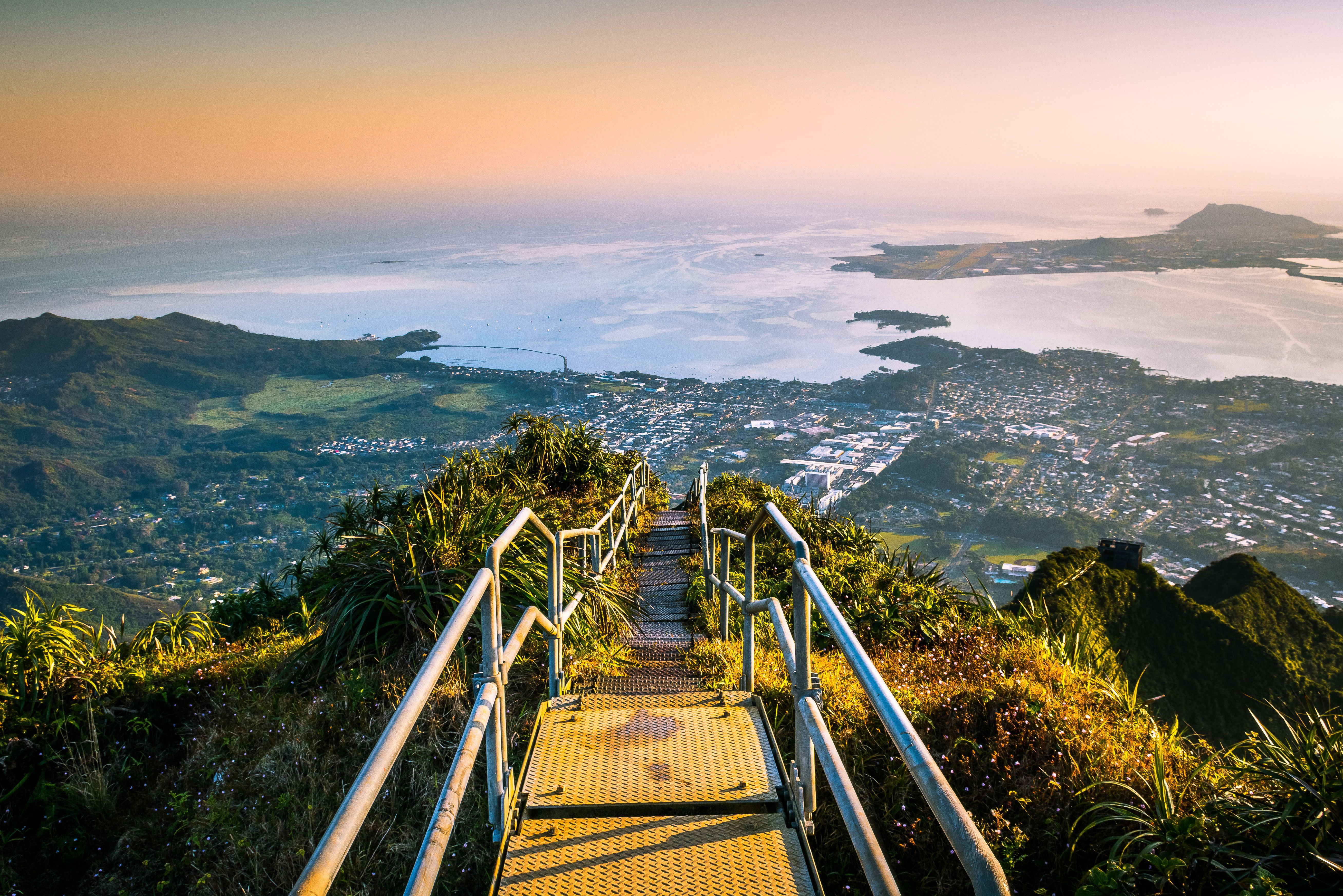 Haiku Trail mit Blick auf Honolulu auf Oahu, Hawaii