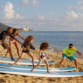 Surfübungen am Strand