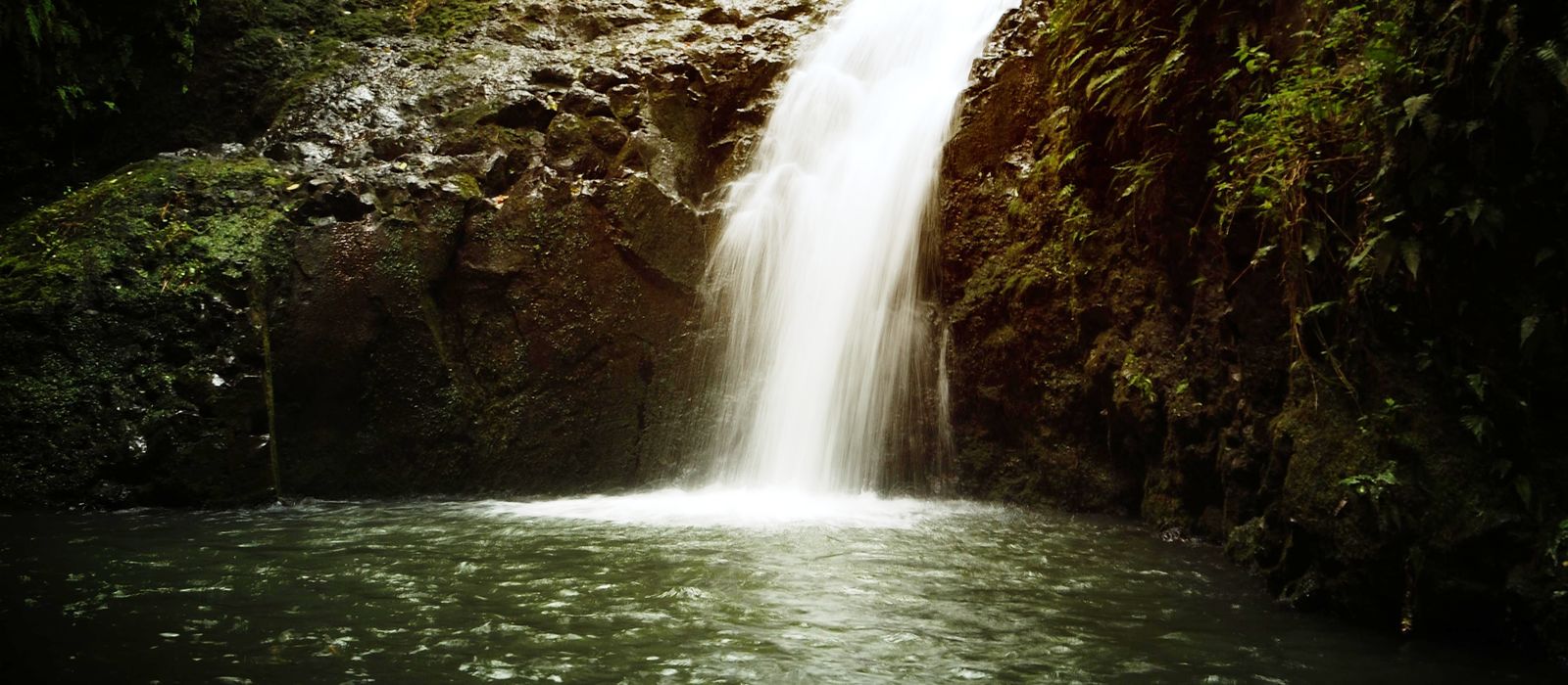 Wasserfall auf Oahu