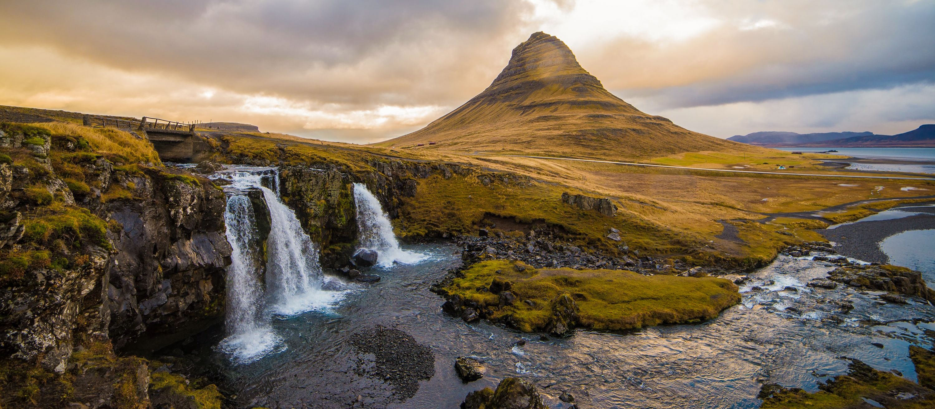 Blick auf den traumhaften Kirkjufellsfoss Wasserfall auf Island