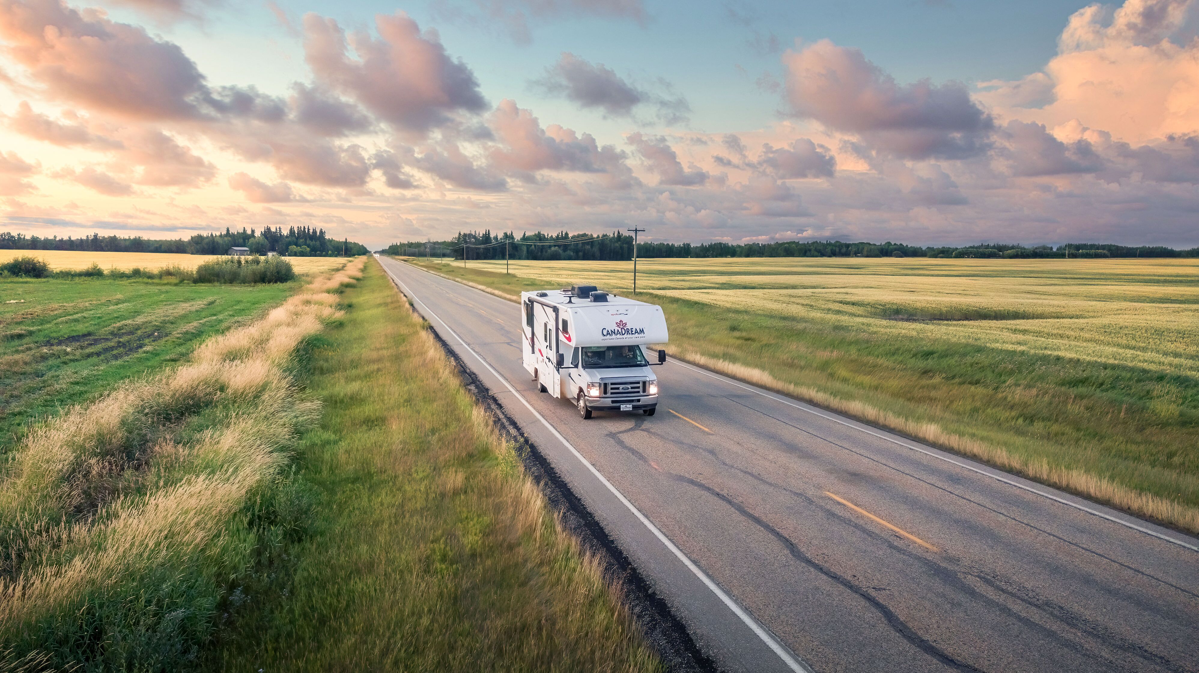 Wohnmobil auf den Straßen Albertas Freiheit auf vier Rädern: Mit dem Camper durch die Weiten Albertas