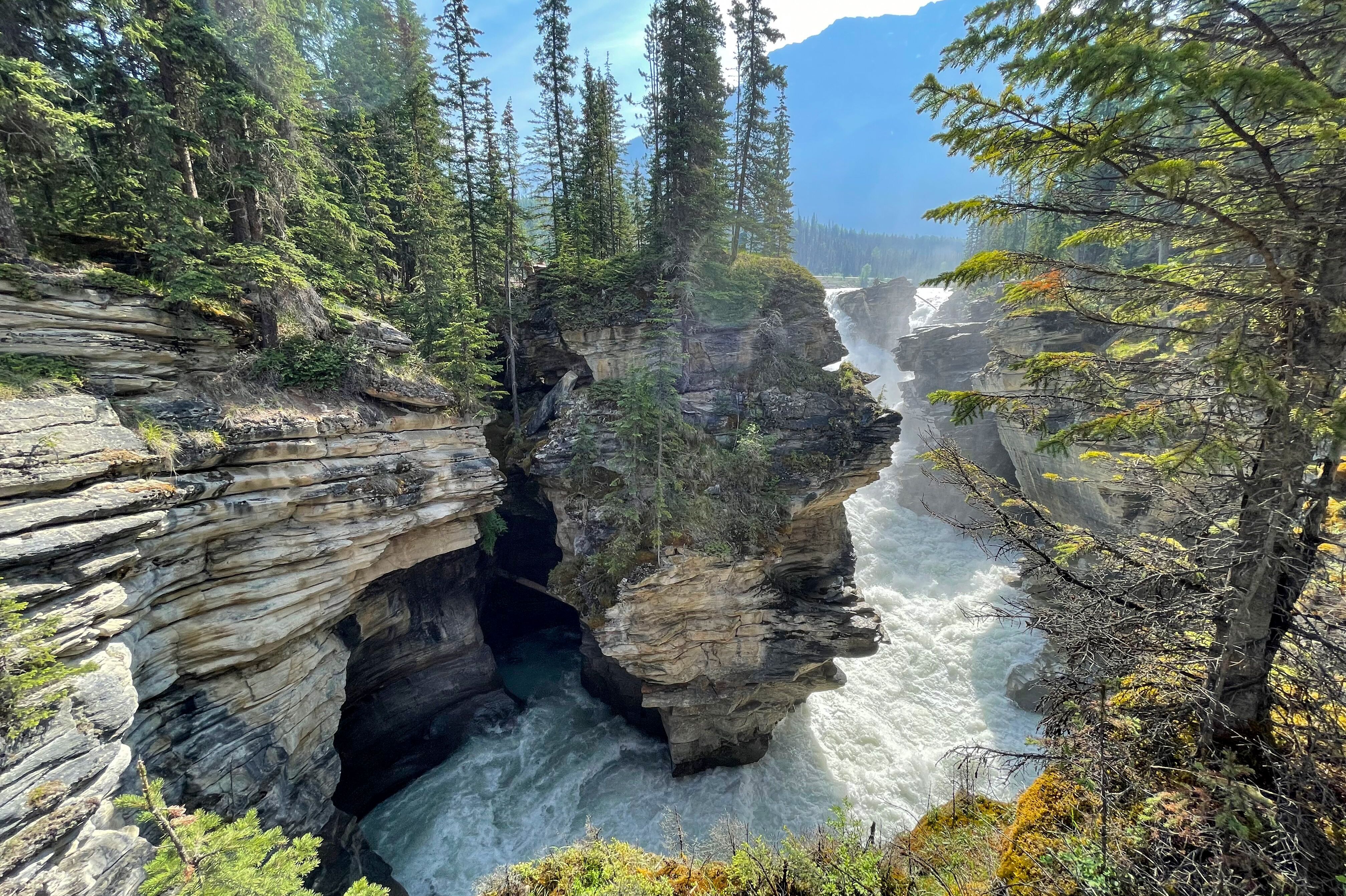 Atemberaubende Athabasca Falls in Westkanada