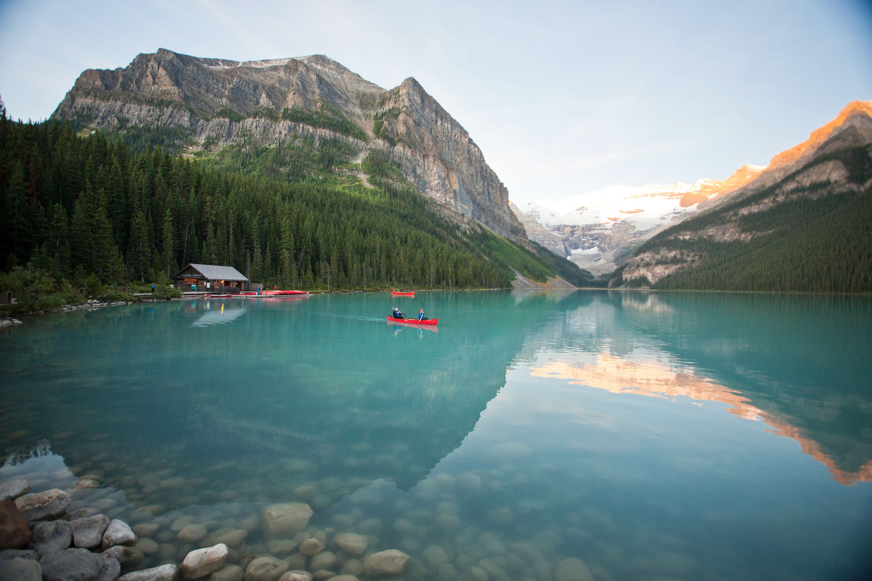 Mit dem Kanu Ã¼ber den Lake Louise