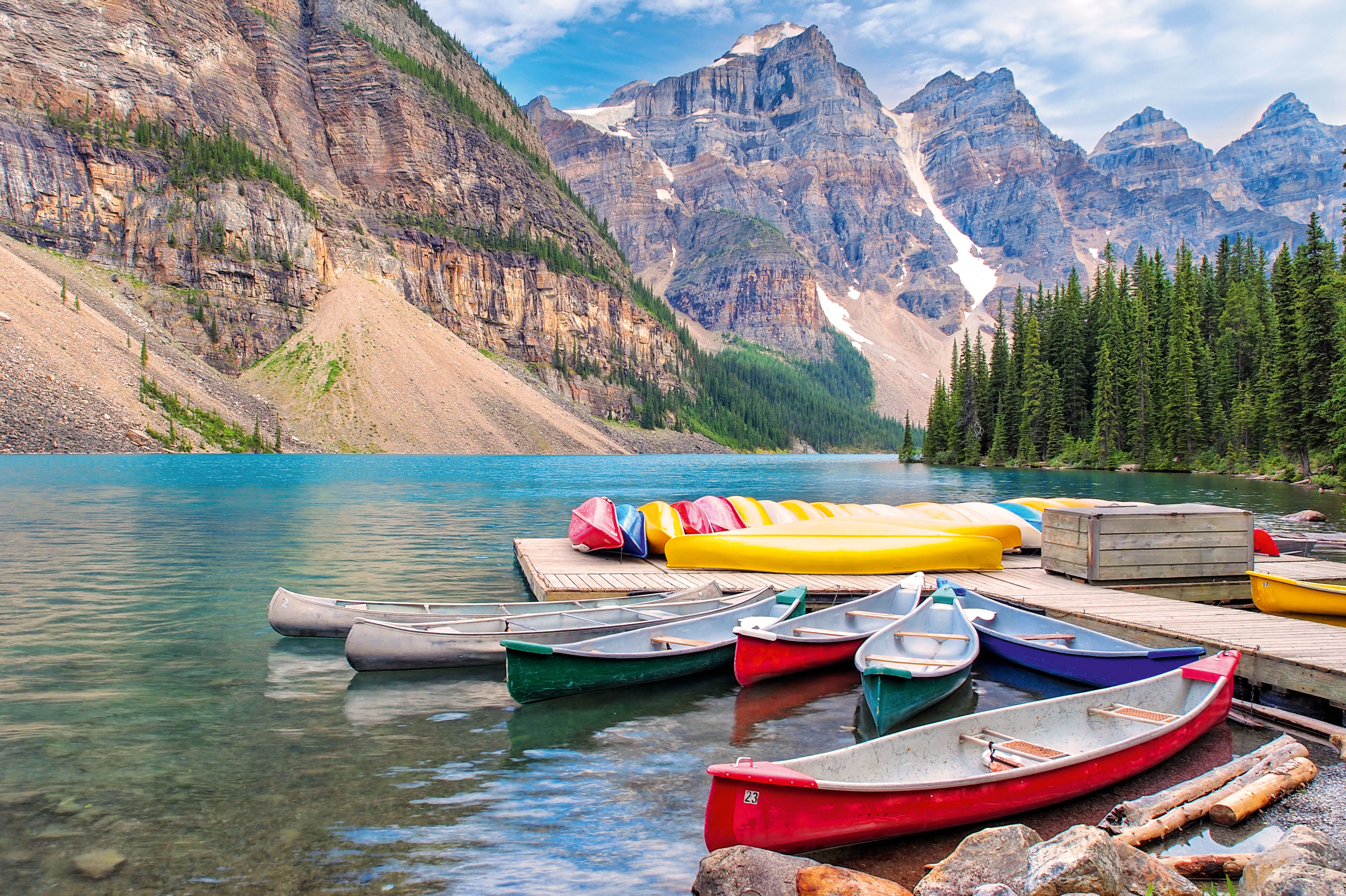 Kanus im Moraine Lake