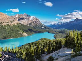 Der traumhafte Peyto Lake in den Rocky Mountains im Banff National Park in Alberta