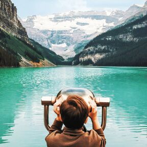 Lake Louise durchs Fernglas