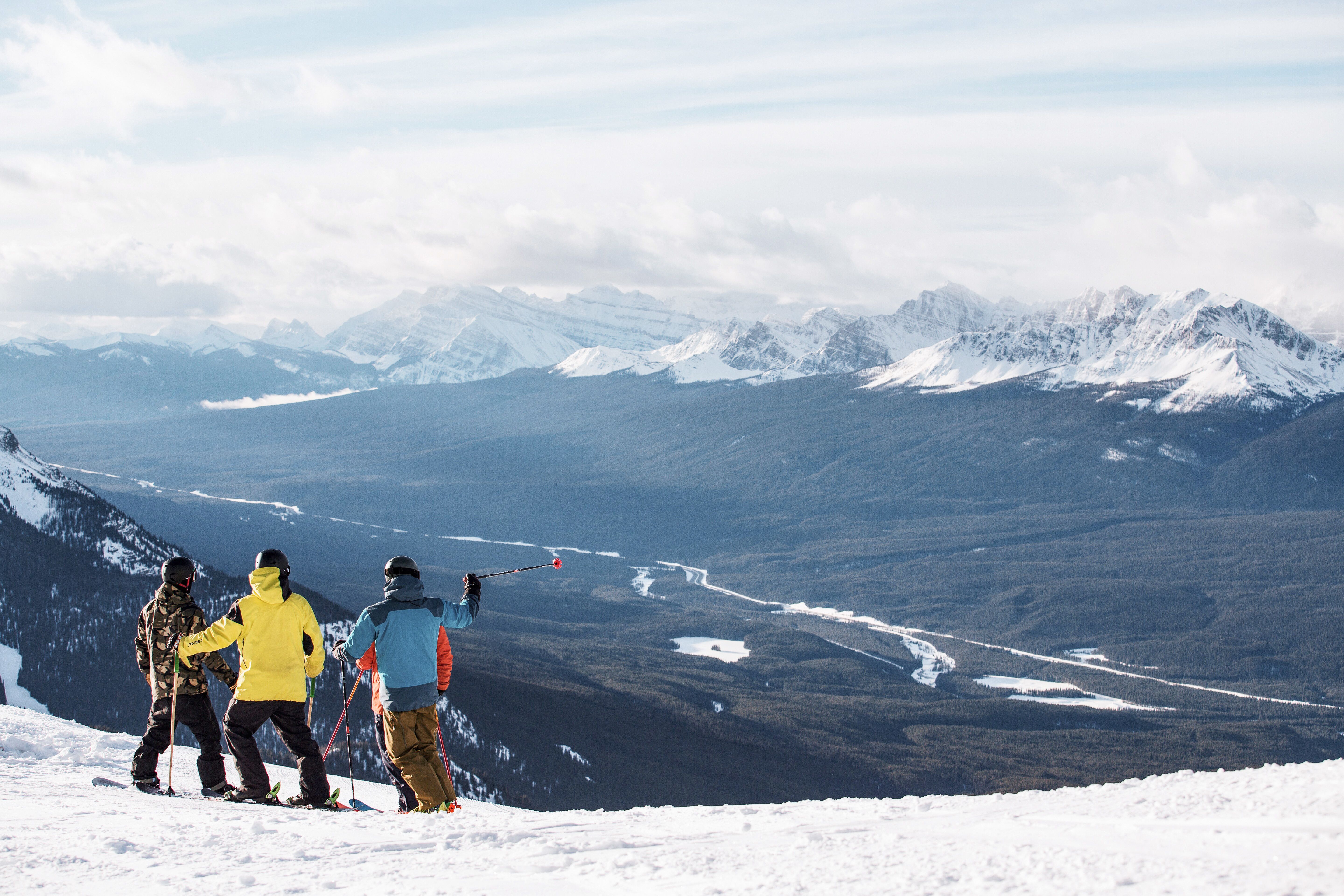 Skifahren im schönen Skigebiet Lake Louise in Alberta