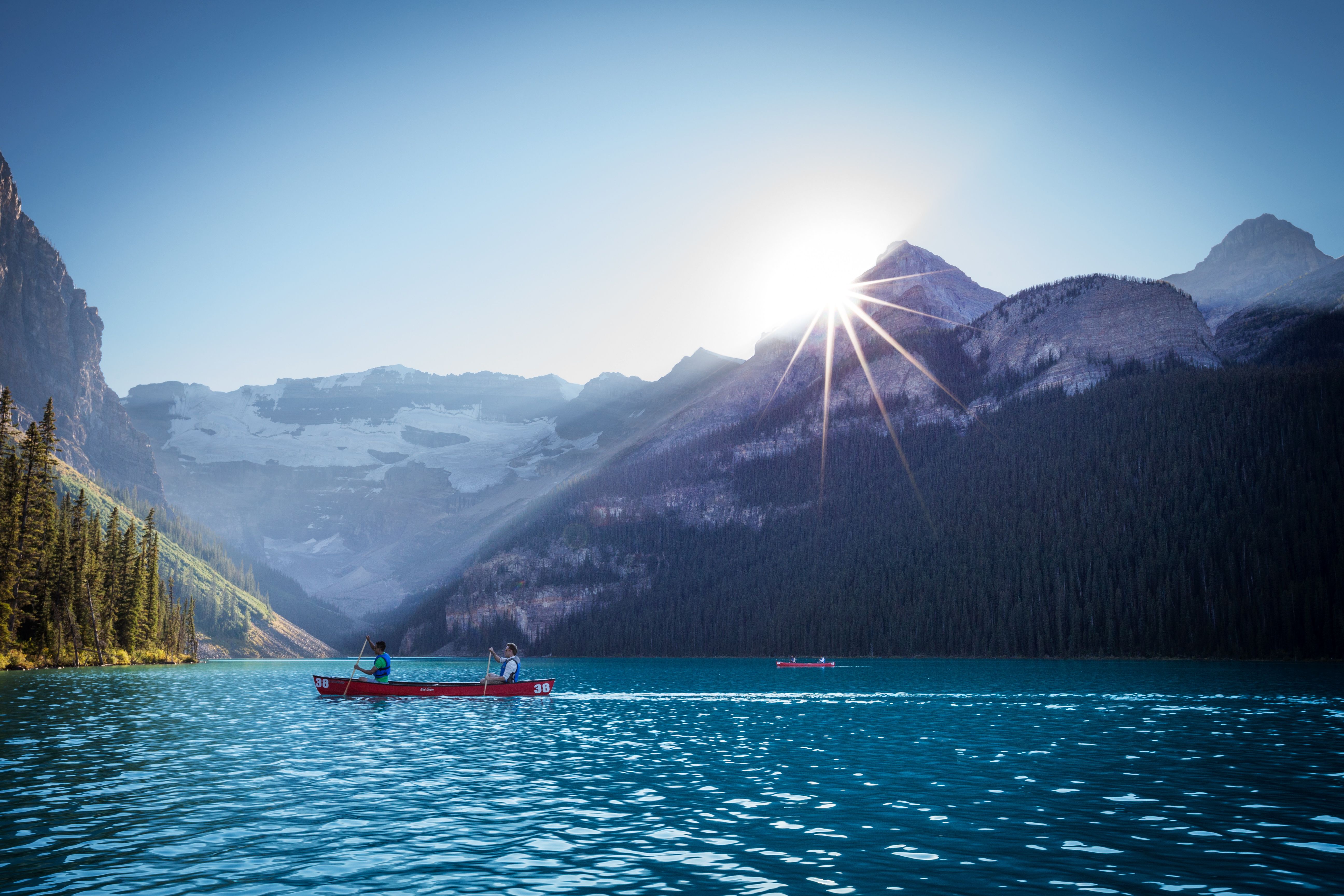 Lake Louise bei Sonnenschein